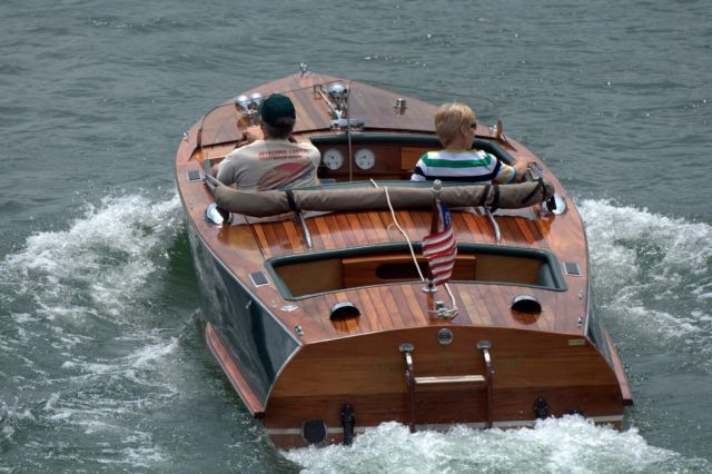 bow line on a wood runabout