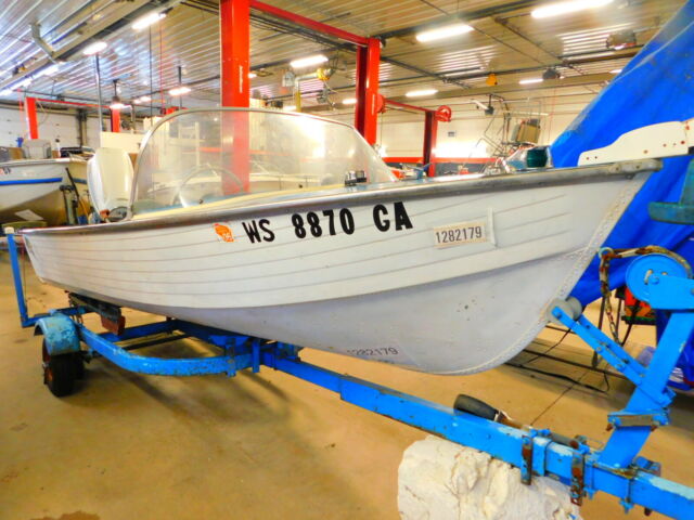 1900 Crestliner Runabout