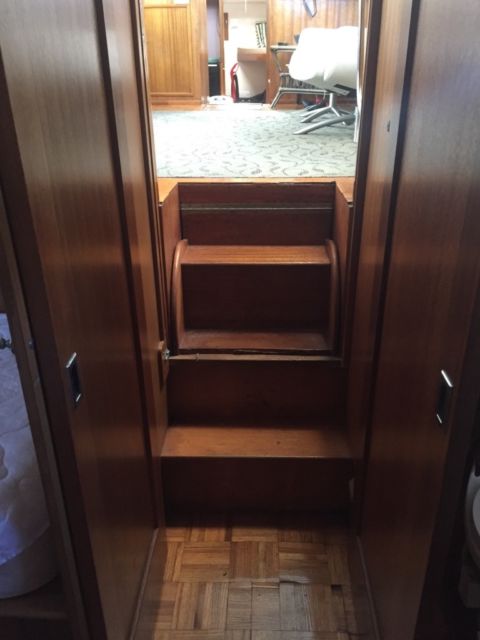 1964 Chris Craft Constellation Aft Cabin
