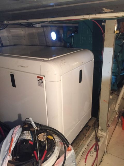 1964 Chris Craft Constellation Aft Cabin