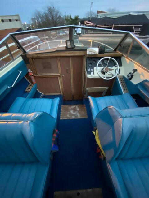 1976 Sea Ray SRV 200 Cuddy Cabin