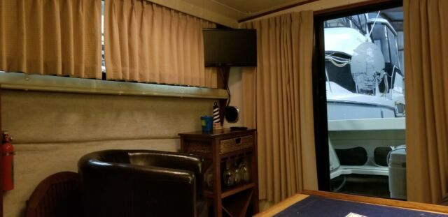 1980 Silverton 34C Flybridge