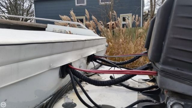 1980 Wellcraft 30 Scarab Sport Center Console