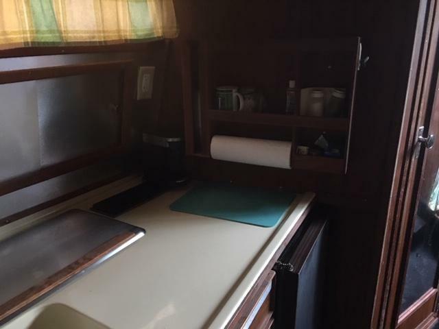 1982 Sea Ray 270 Sundancer Aft Cabin