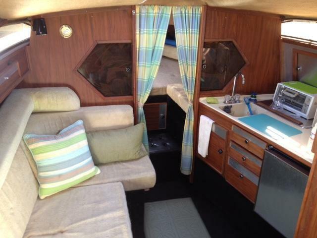 1982 Sea Ray 270 Sundancer Aft Cabin