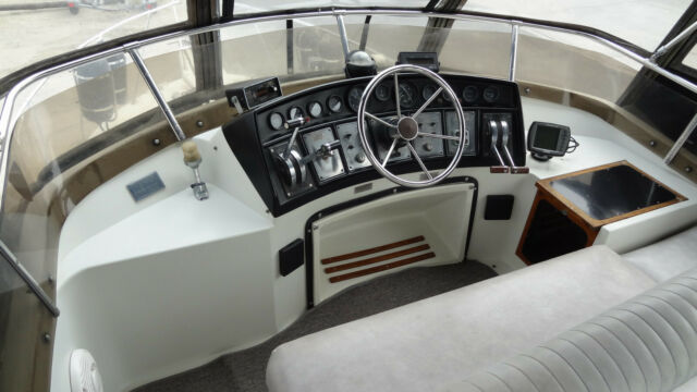 1983 Carver Boats Crusader Flybridge