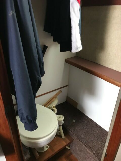 1986 Carver Boats Carver 3207 Aft Cabin