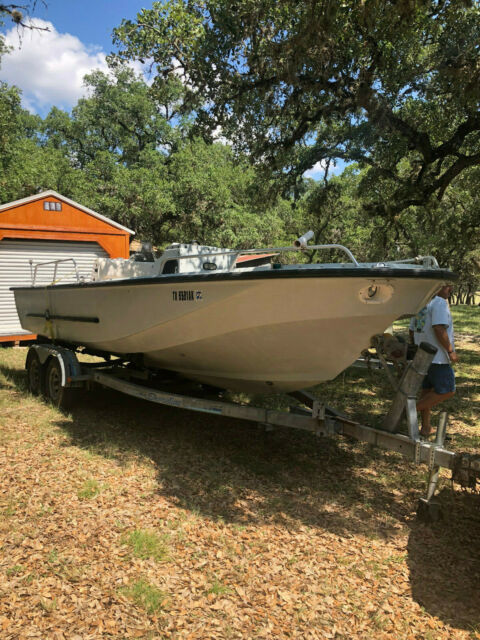 1987 Boston Whaler 22' Guardian Center Console