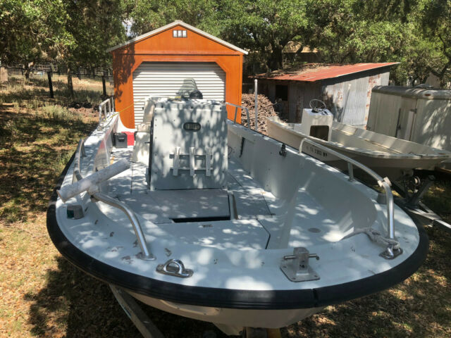 1987 Boston Whaler 22' Guardian Center Console