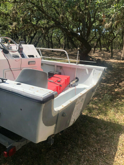 1987 Boston Whaler 22' Guardian Center Console