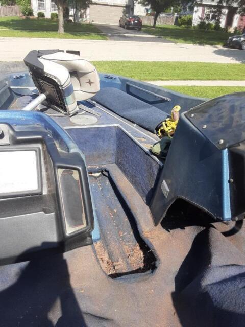 1988 Bayliner 18ft Boat --