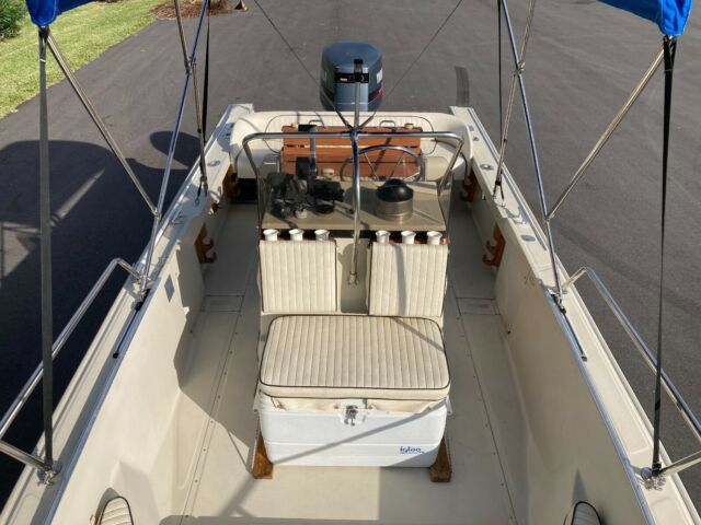 1990 Boston Whaler 19 Outrage Center Console