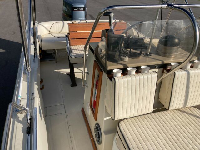1990 Boston Whaler 19 Outrage Center Console