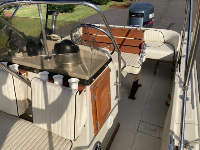 1990 Boston Whaler 19 Outrage Center Console