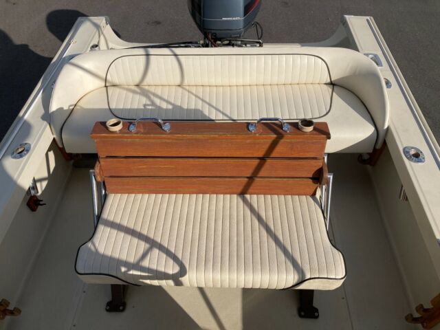 1990 Boston Whaler 19 Outrage Center Console