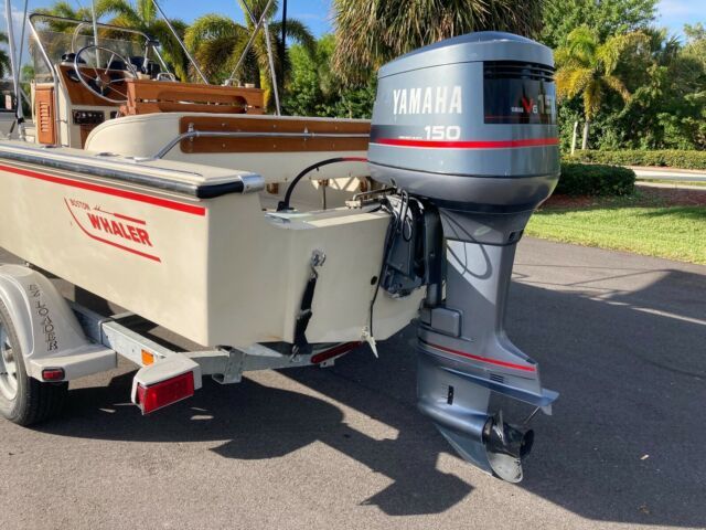 1990 Boston Whaler 19 Outrage Center Console