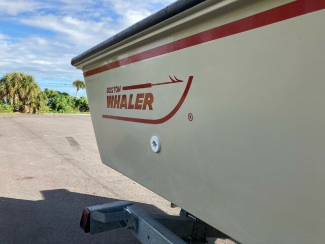 1990 Boston Whaler 19 Outrage Center Console