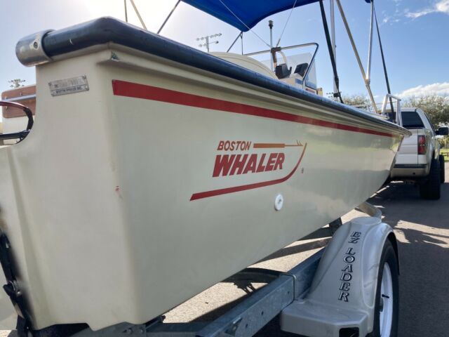 1990 Boston Whaler 19 Outrage Center Console