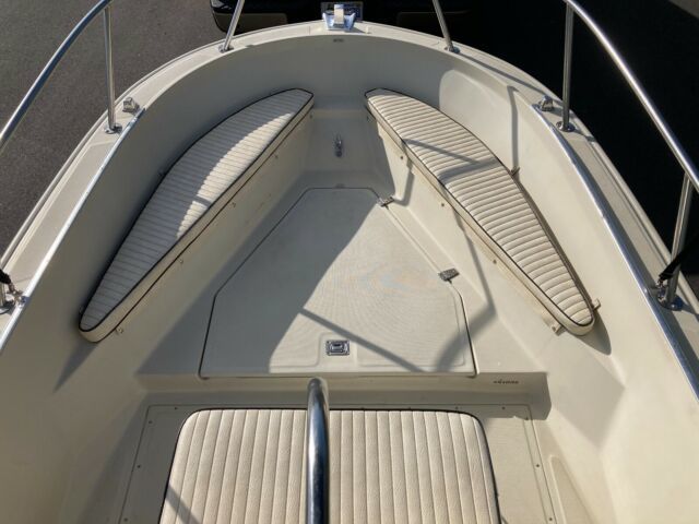 1990 Boston Whaler 19 Outrage Center Console