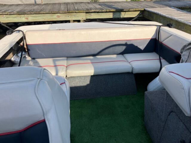 1992 Bayliner 2252 Weekender Aft Cabin