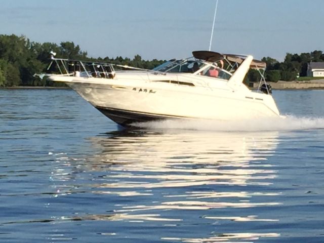 1993 Sea Ray Sundancer 290 DA Aft Cabin