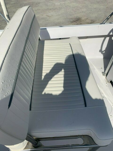 1997 Boston Whaler Outrage 17 Center Console