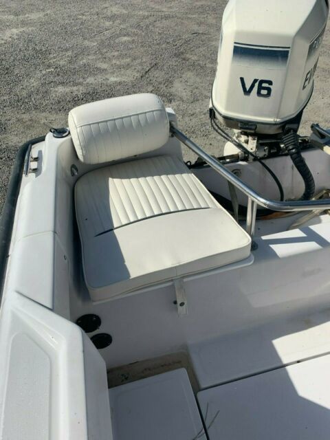 1997 Boston Whaler Outrage 17 Center Console