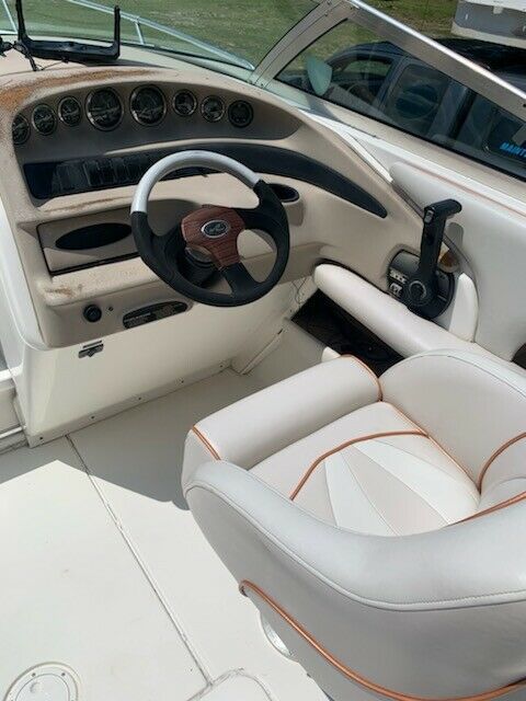 1997 Sea Ray 230 Signature Cuddy Cabin