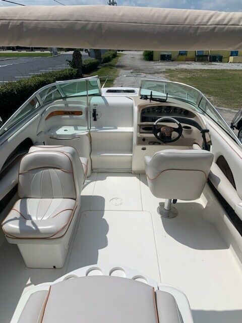 1997 Sea Ray 230 Signature Cuddy Cabin