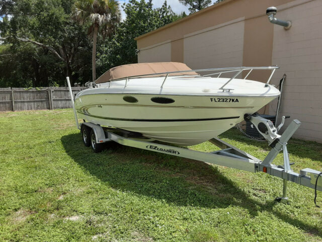 1997 Sea Ray 230 Signature Cuddy Cabin