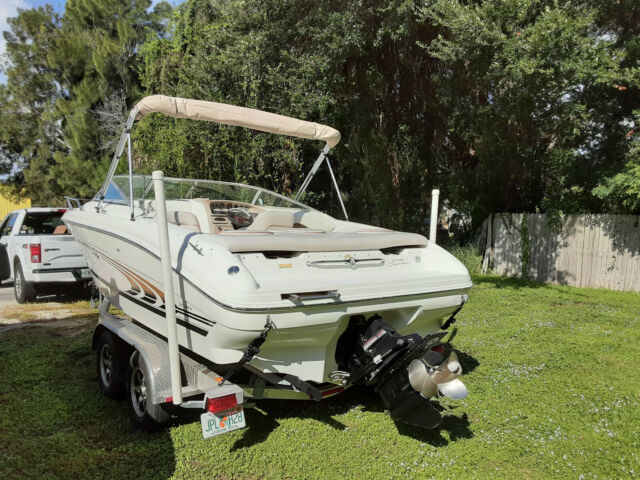 1997 Sea Ray 230 Signature Cuddy Cabin