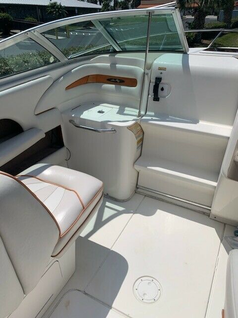 1997 Sea Ray 230 Signature Cuddy Cabin