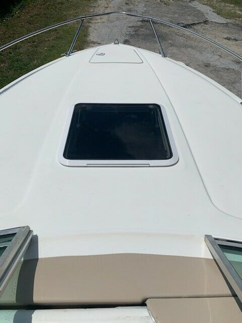 1997 Sea Ray 230 Signature Cuddy Cabin