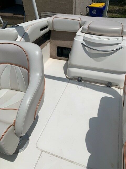 1997 Sea Ray 230 Signature Cuddy Cabin