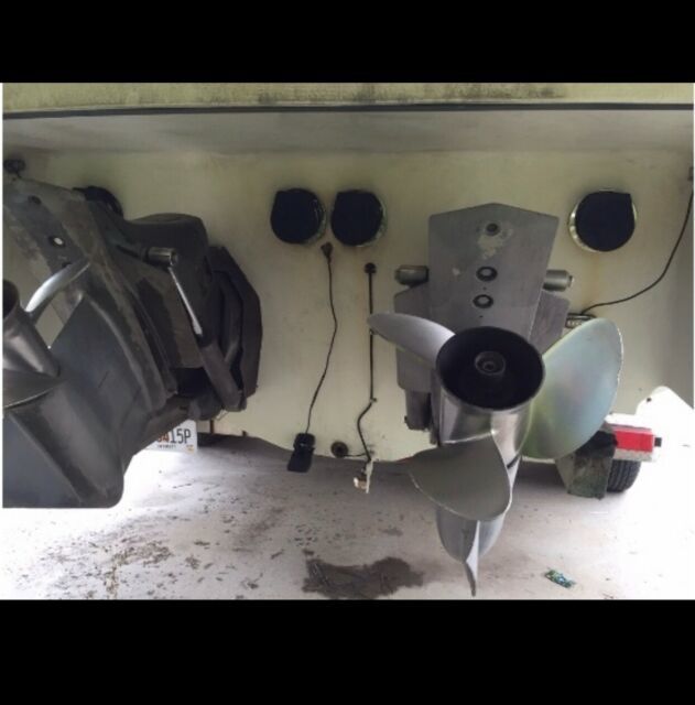 2000 Four Winns 285 Sundowner Twin 350 engines Cuddy cabin