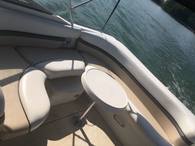 2000 Four Winns 285 Sundowner Twin 350 engines Cuddy cabin