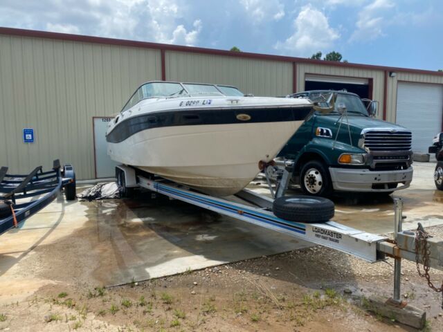 2000 Four Winns 285 Sundowner Twin 350 engines Cuddy cabin