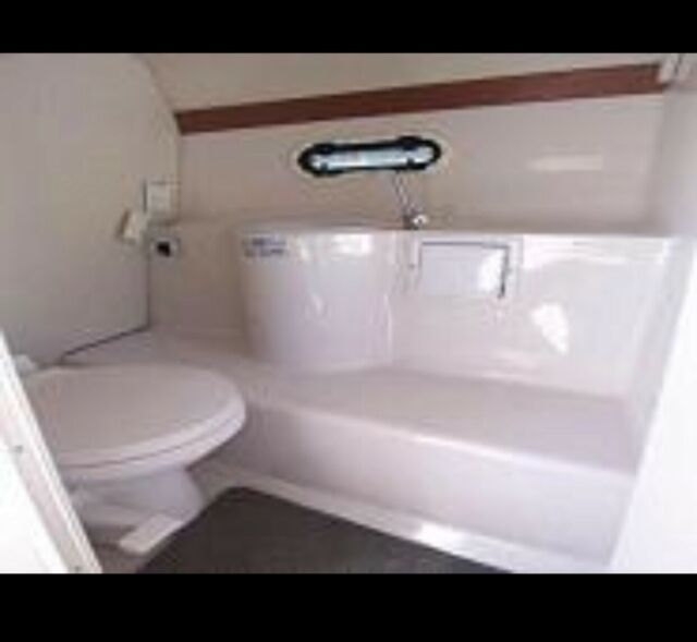 2000 Four Winns 285 Sundowner Twin 350 engines Cuddy cabin