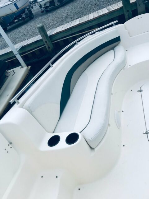 2000 Rinker 246 Fiesta Vee