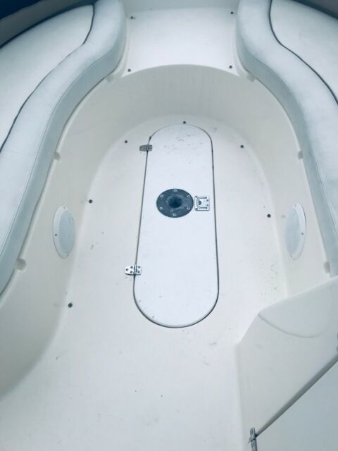 2000 Rinker 246 Fiesta Vee