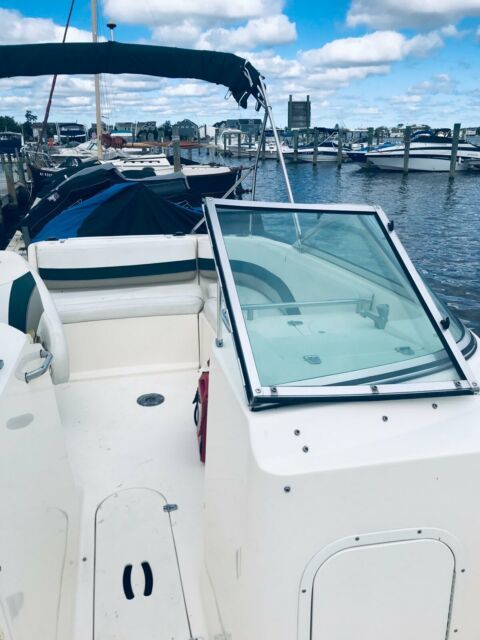 2000 Rinker 246 Fiesta Vee