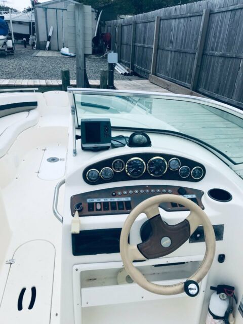 2000 Rinker 246 Fiesta Vee