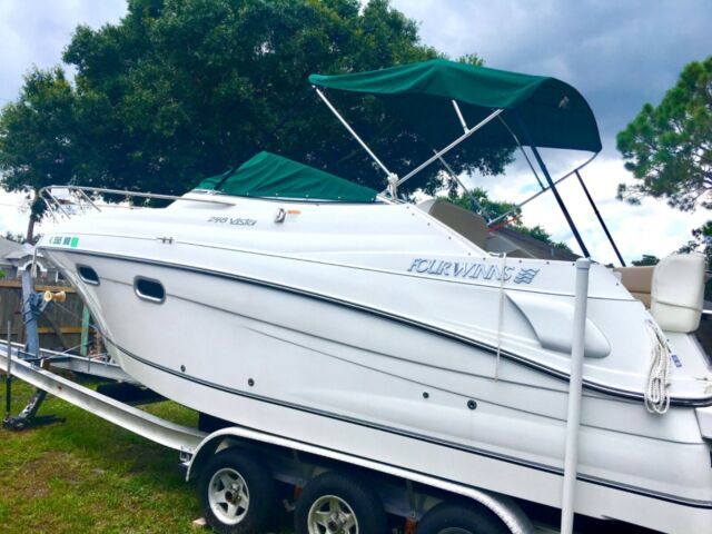 2001 Four Winns Vista 248 Aft Cabin