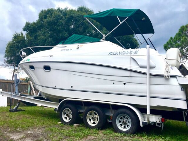 2001 Four Winns Vista 248 Aft Cabin