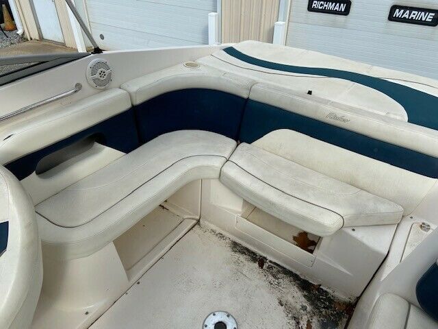 2003 Rinker 232 Captiva Bowrider