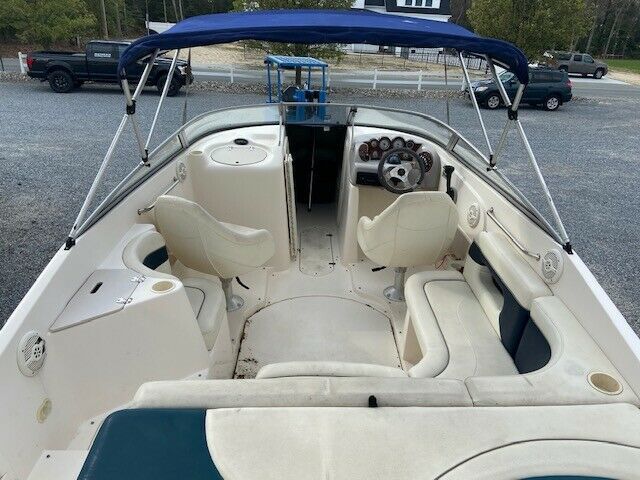 2003 Rinker 232 Captiva Bowrider