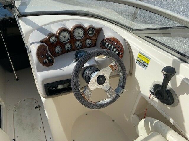 2003 Rinker 232 Captiva Bowrider