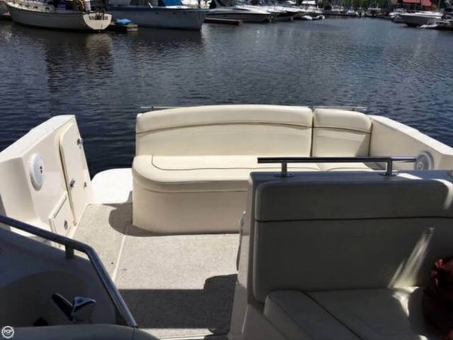 2003 Rinker 270 Fiesta Vee Cruiser (Power)