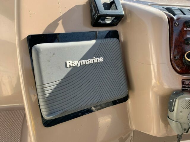 2004 Regal Commodore 2665 cruiser