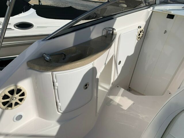 2004 Regal Commodore 2665 cruiser